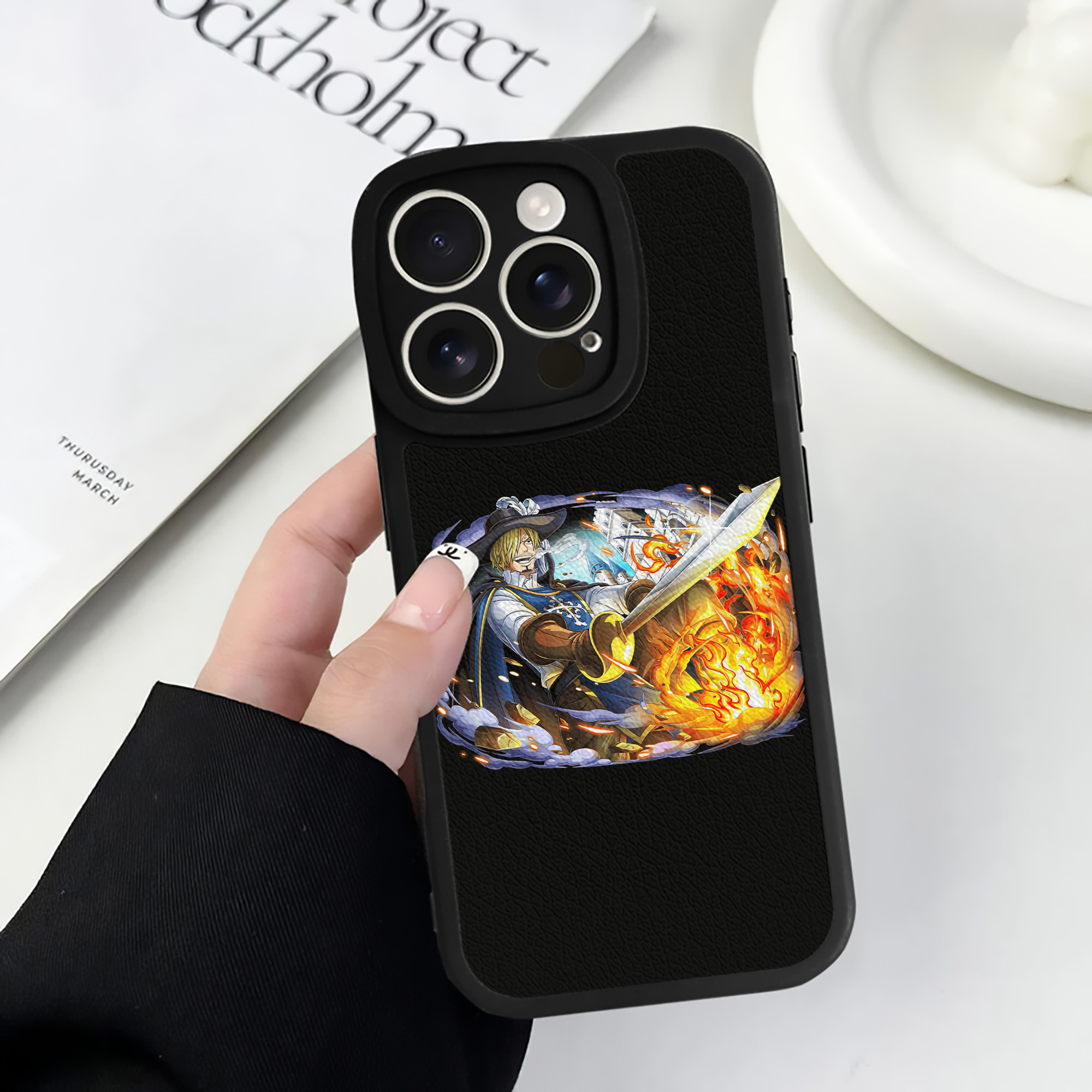 （画像用） ワンピース サンジ ONE PIECE Sanji 【iPhone 16シリーズ対応】シリコンスマホケース（レザー調） 材質：シリコン